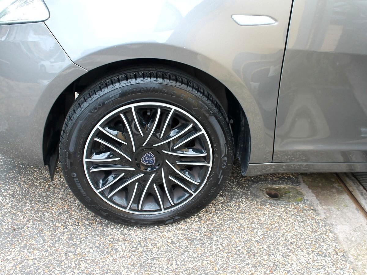 Lancia Ypsilon 1.2 69 CV 5 porte GPL Ecochic Elefantino Blu GPL CASAMADRE 69cv SENSORI PARK UNIPRO IVA DED