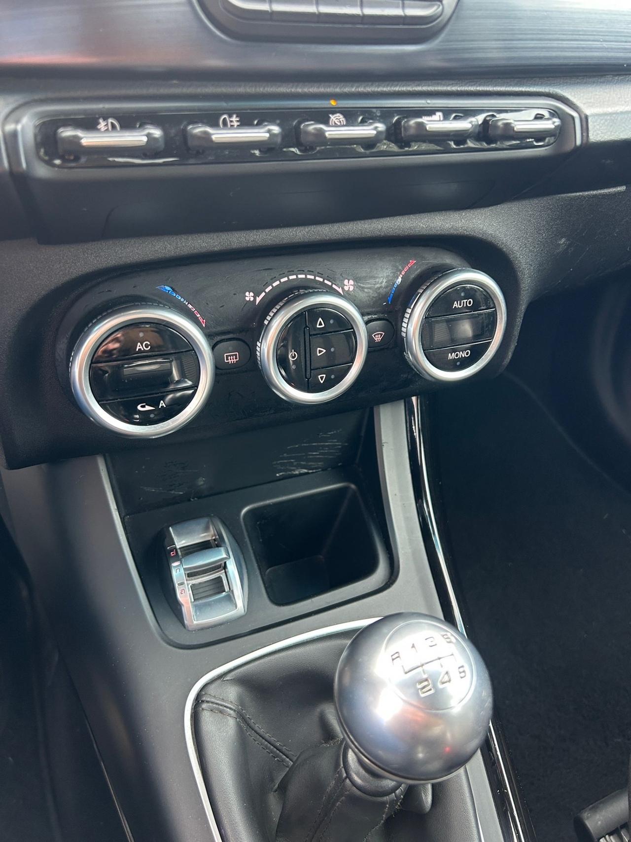 Alfa Romeo Giulietta 2.0 JTDm-2 140 CV Distinctive-2011