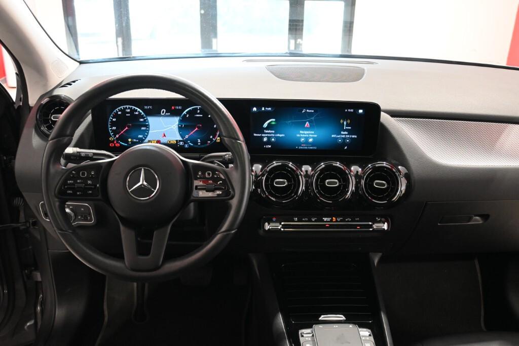 MERCEDES GLA 180D AUTOM + TETTO PAN