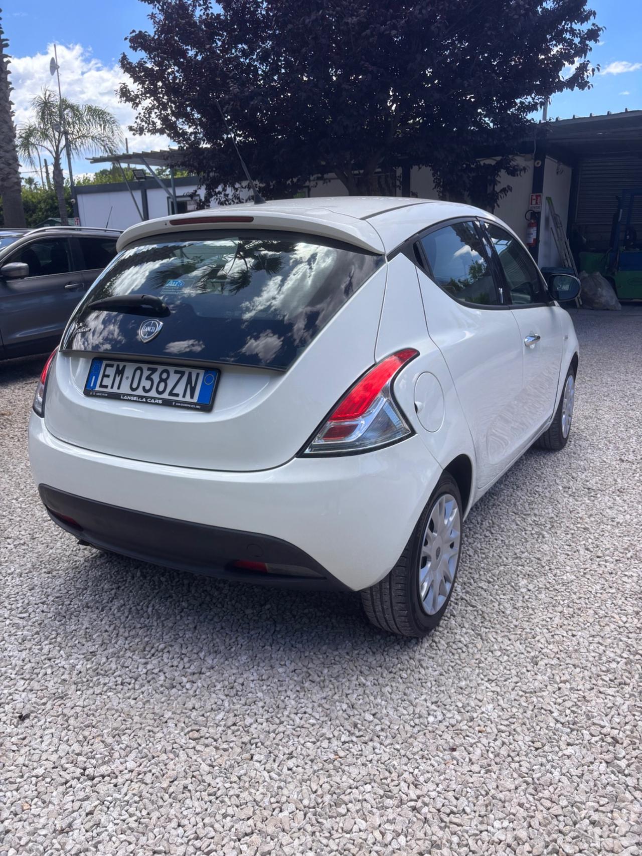 Lancia Ypsilon 1.2 69 CV 5 porte S&S Platinum