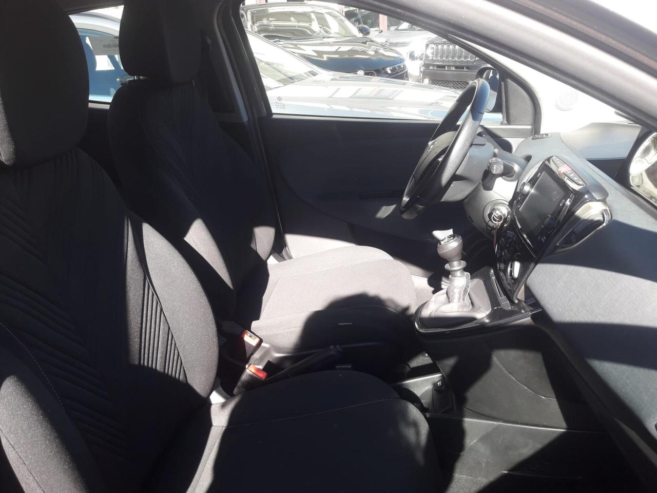 Lancia Ypsilon 1.0 FireFly 5 porte S&S Hybrid Ecochic Gold