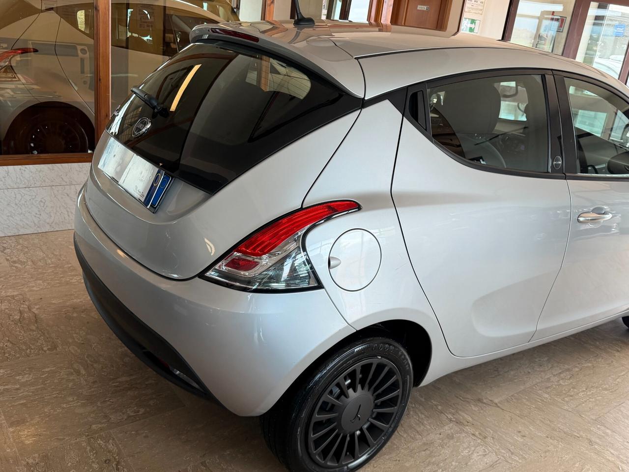 Lancia Ypsilon 1.2 69 cv. EcoChic SILVER (Imp. GPL)
