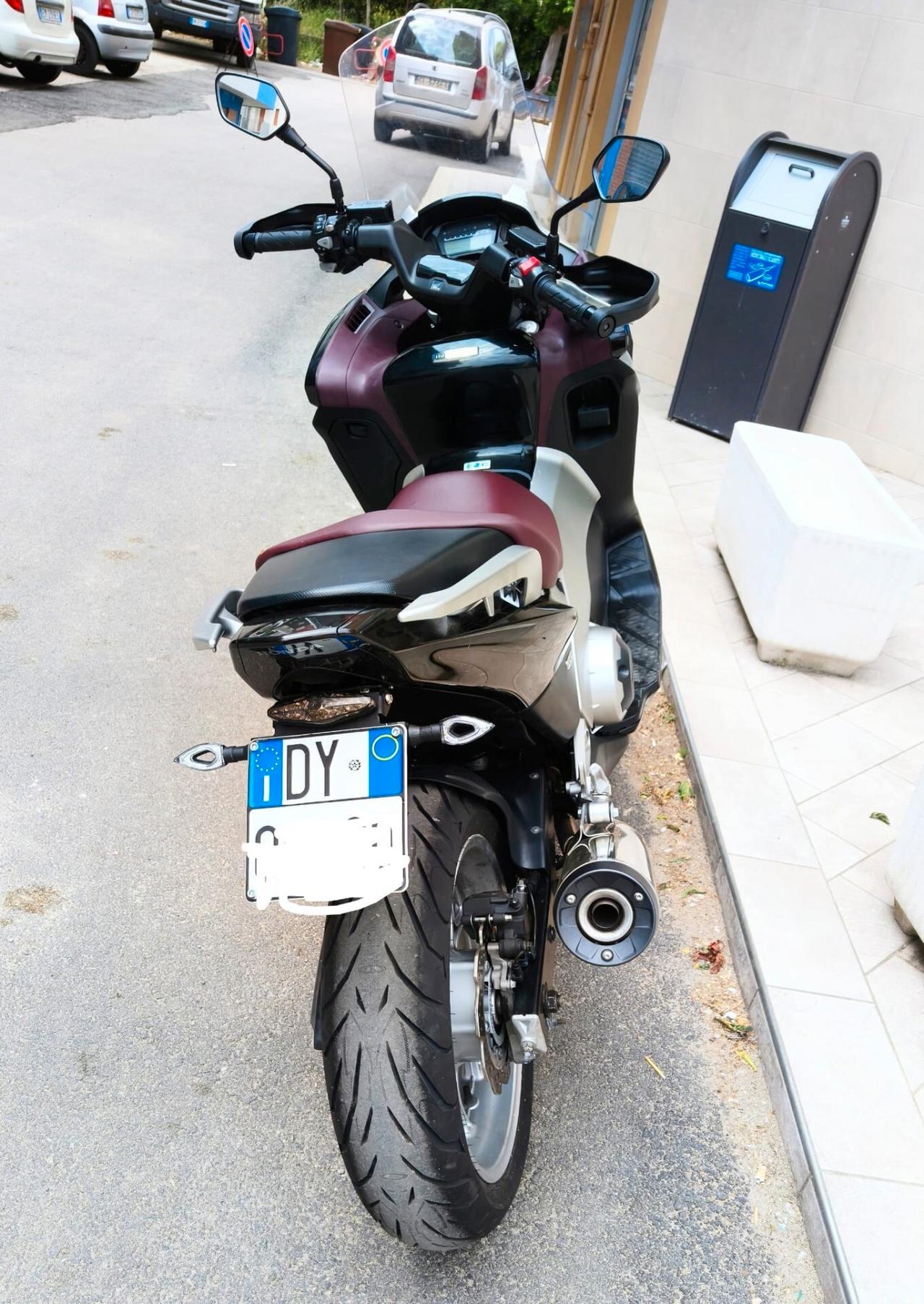 Honda Integra - 9000 KM.
