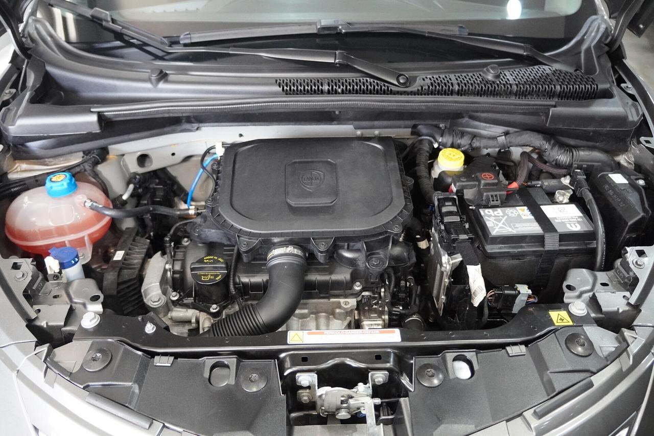Lancia Ypsilon 1.0 FireFly 5 porte S&S Hybrid Platino