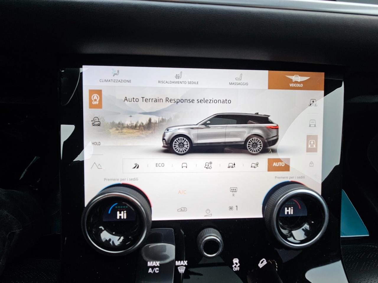 Range Velar 3.0D l6 300 CV R-Dynamic HSE STRAFULL