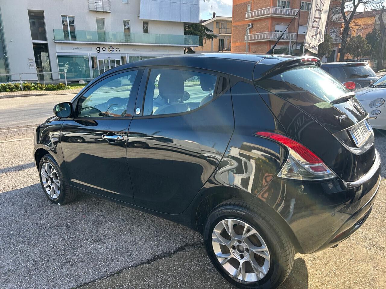 Lancia Ypsilon Benzina / Metano Ecochic Platinum Neopatentati