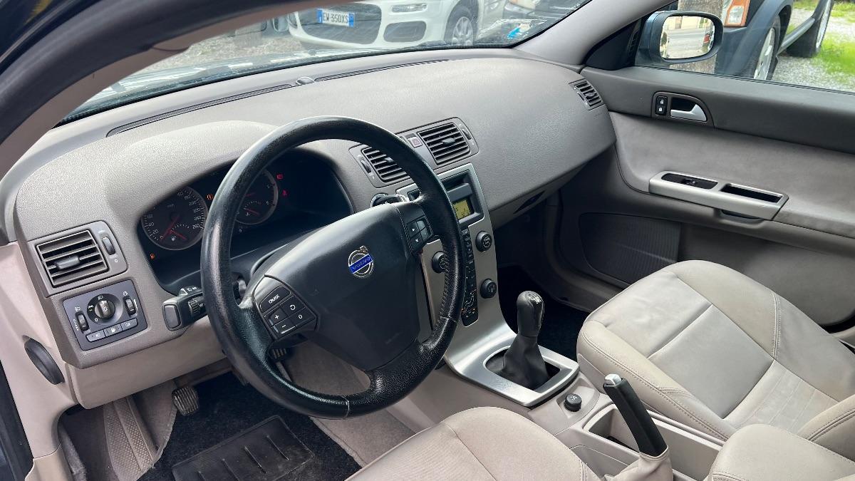 VOLVO - V50 2.0d Summum
