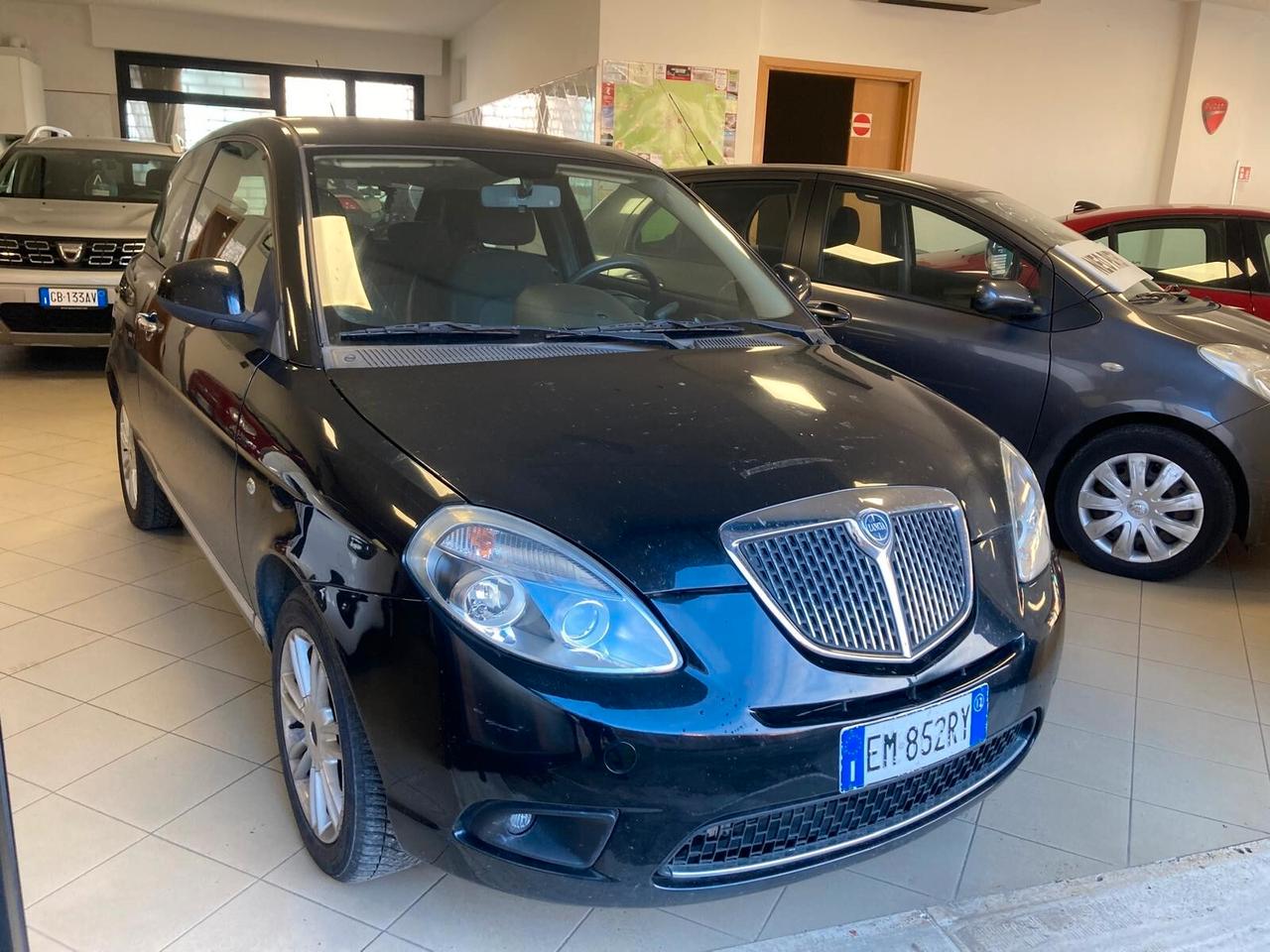 Lancia Ypsilon 1.2 69 CV Unyca
