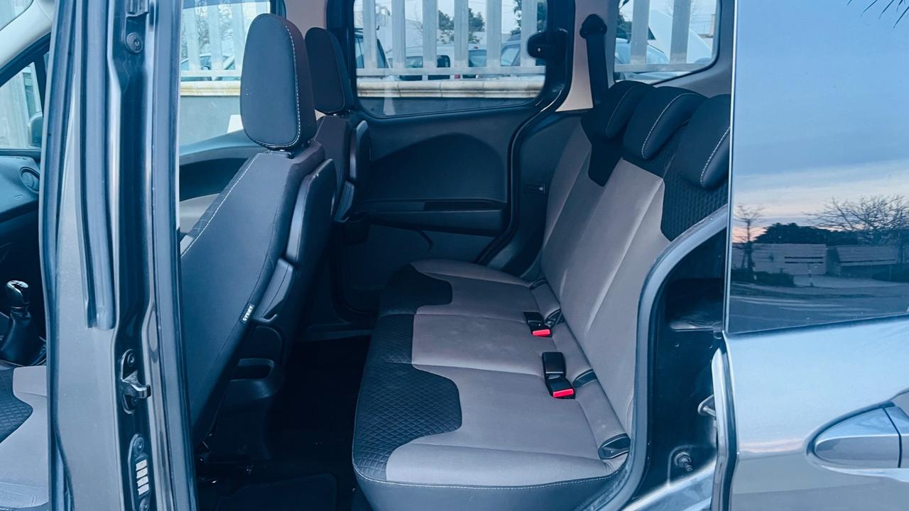 Ford Tourneo Courier 1.5 TDCI 95 CV Titanium