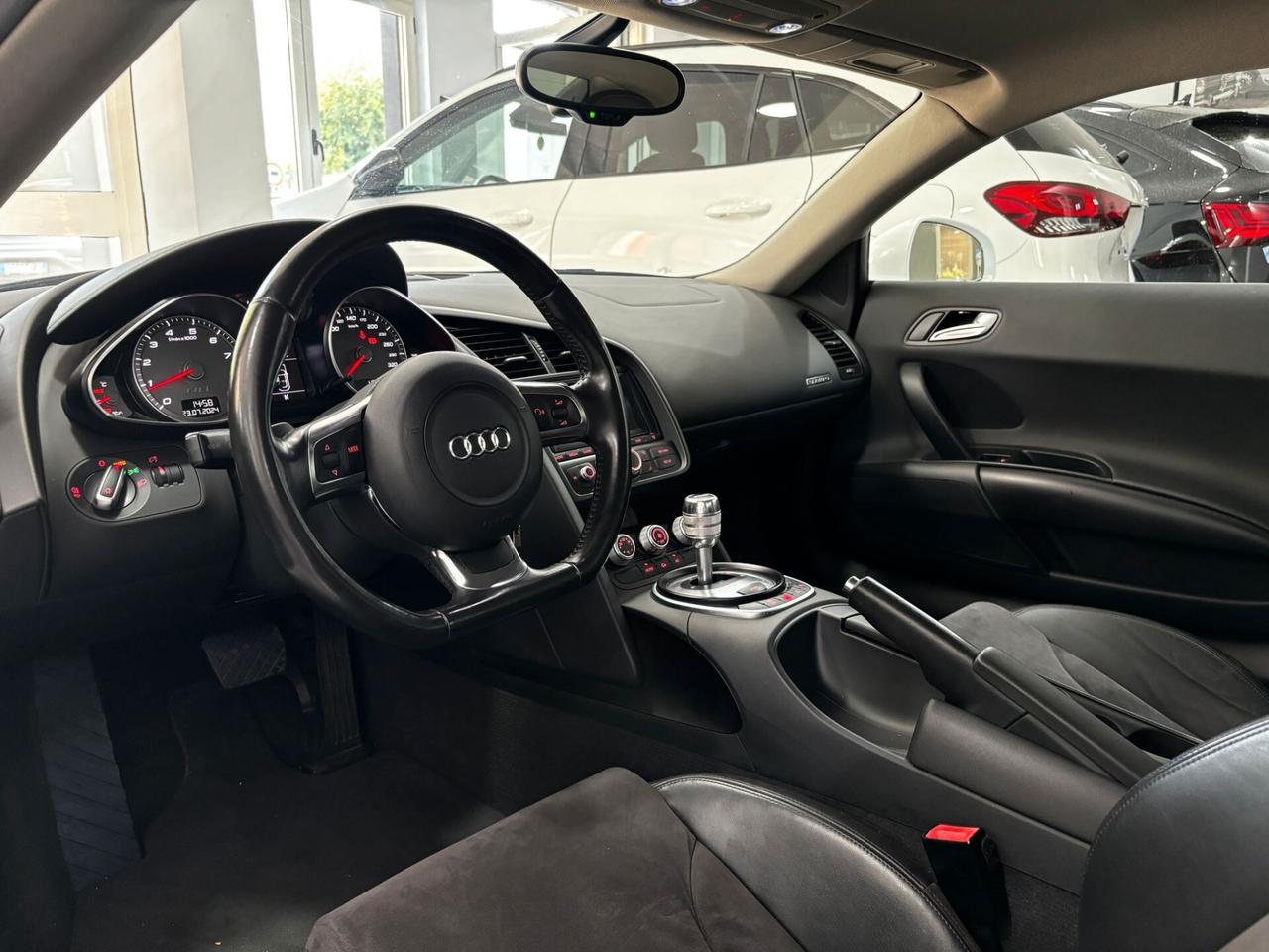 AUDI R8 V8 COUPE' 4.2 430CV R-TRONIC