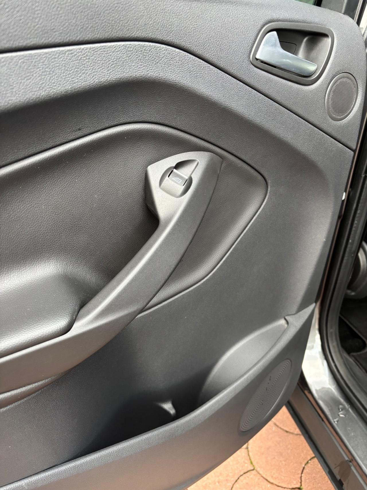 Ford Kuga 2.0 TDCI 150 CV S&S 2WD Titanium