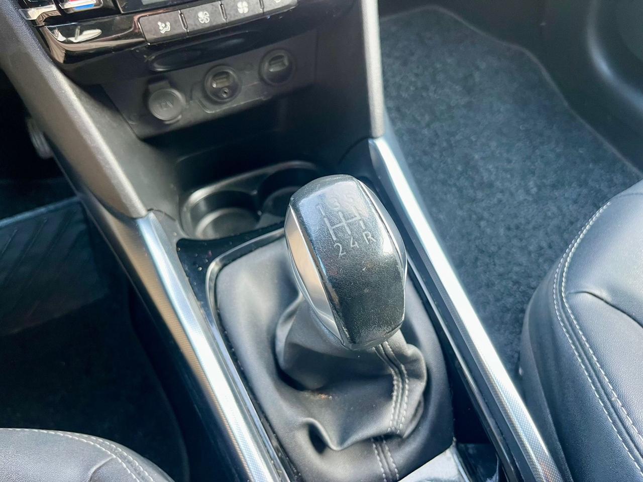 Peugeot 2008 1.6benz 2014 141.000km tagliandati