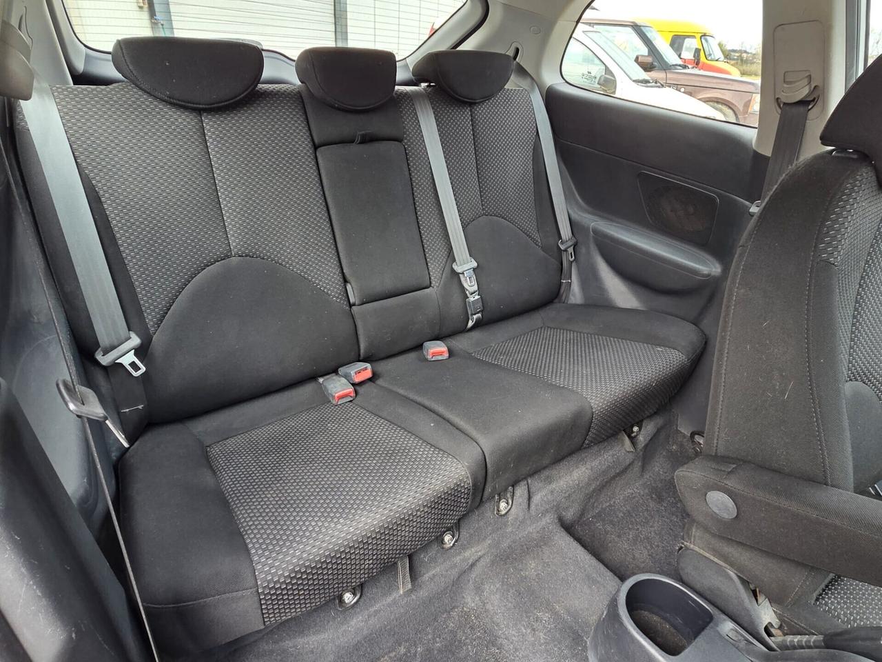 Hyundai Accent 1.4 DYNAMIC METANO -soli km 65.000-