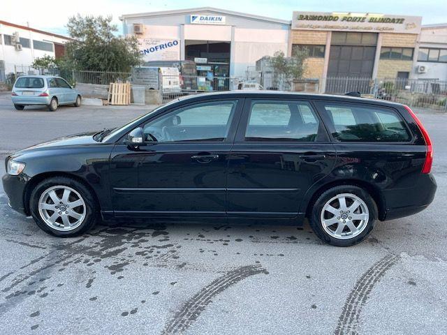 VOLVO - V50 - D2 R-design