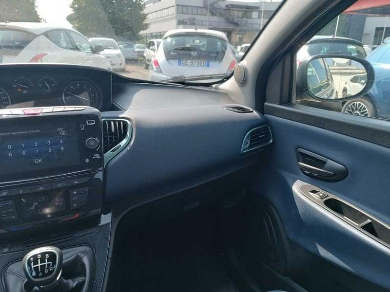 Lancia Ypsilon New 5 porte My24 1.0 Firefly 70 CvStart&Stop Hybrid Oro