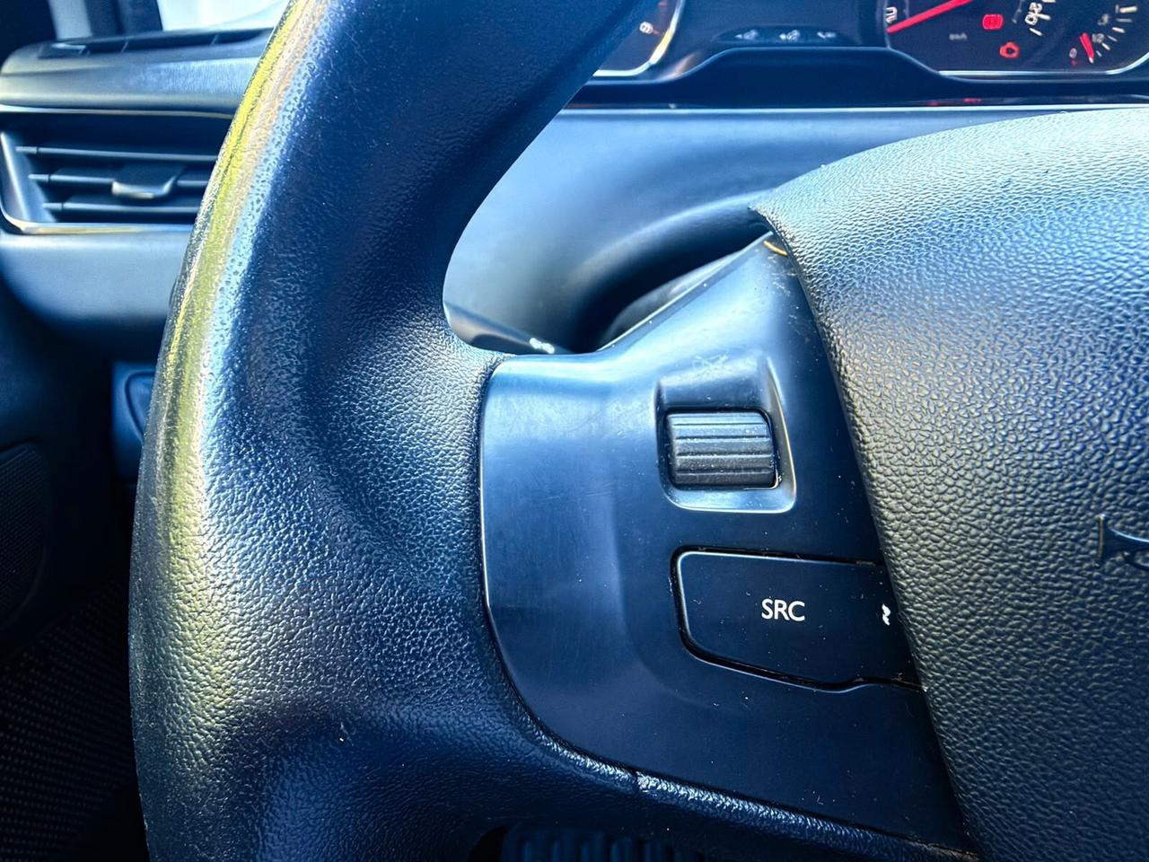 Peugeot 208 1.4 HDi 68 CV Active-TOUCHSCREEN
