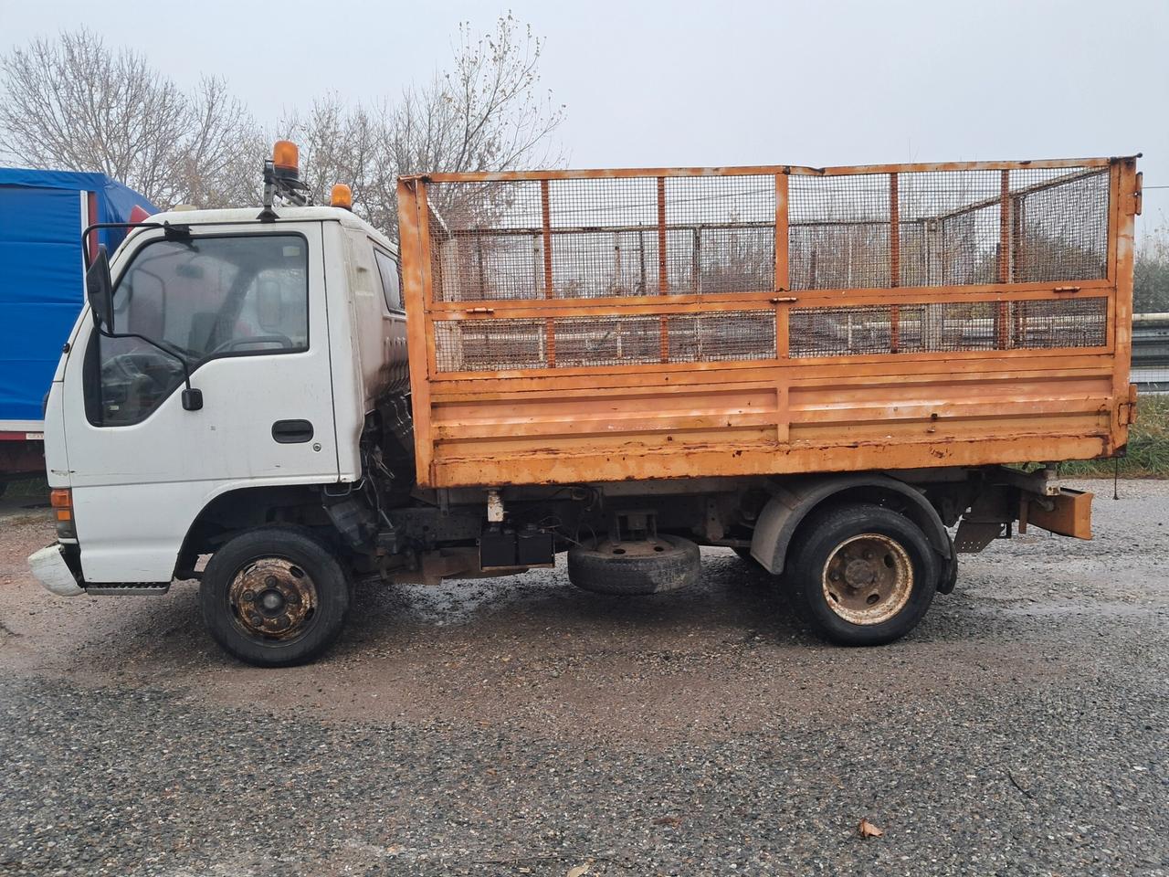 ISUZU RIBALTABILE TRILATERALE