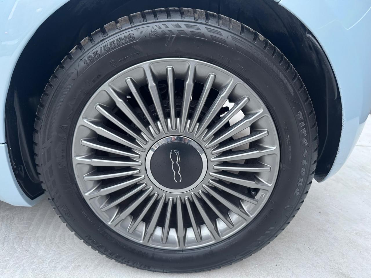 Fiat 500 500e Berlina 42 kWh La Prima