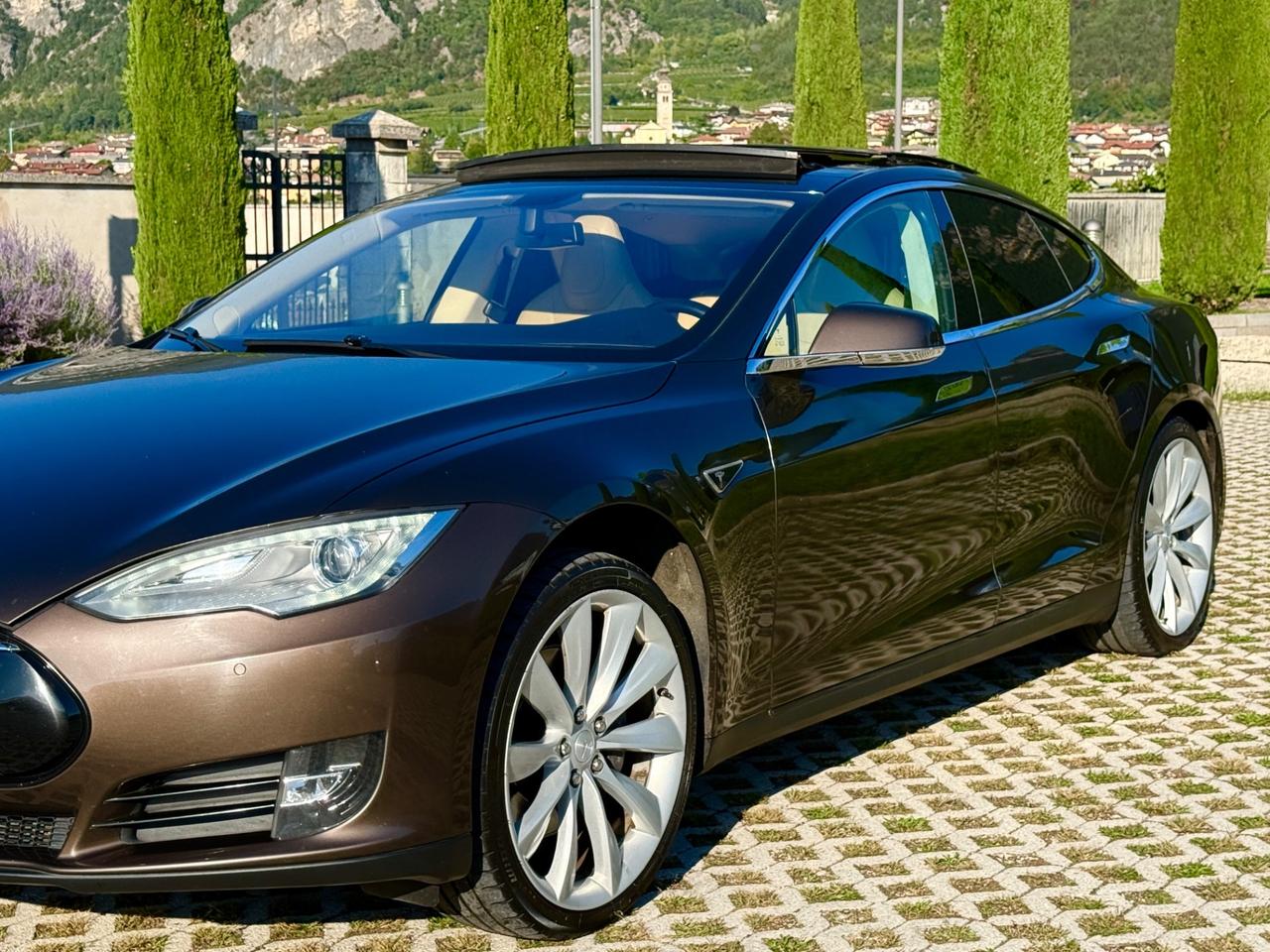 Tesla Model S 85 ,,RICARICA GRATIS A VITA”