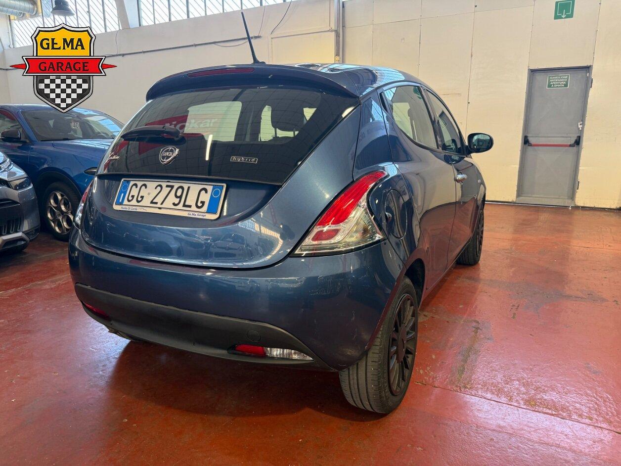 Lancia Ypsilon 1.0 firefly hybrid Silver s&s 70cv