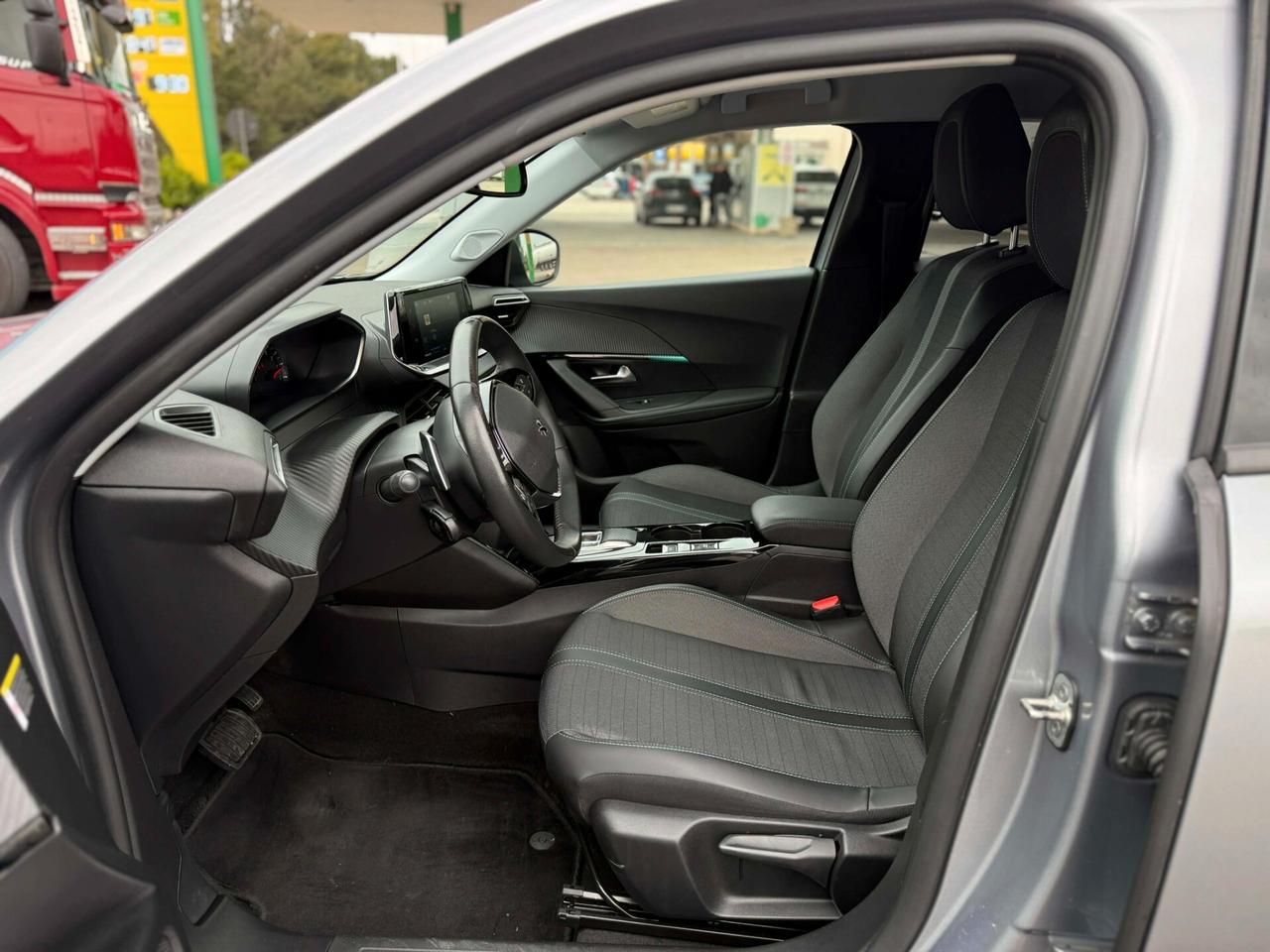 Peugeot 2008 BlueHDi 130 S&S EAT8 Allure Pack