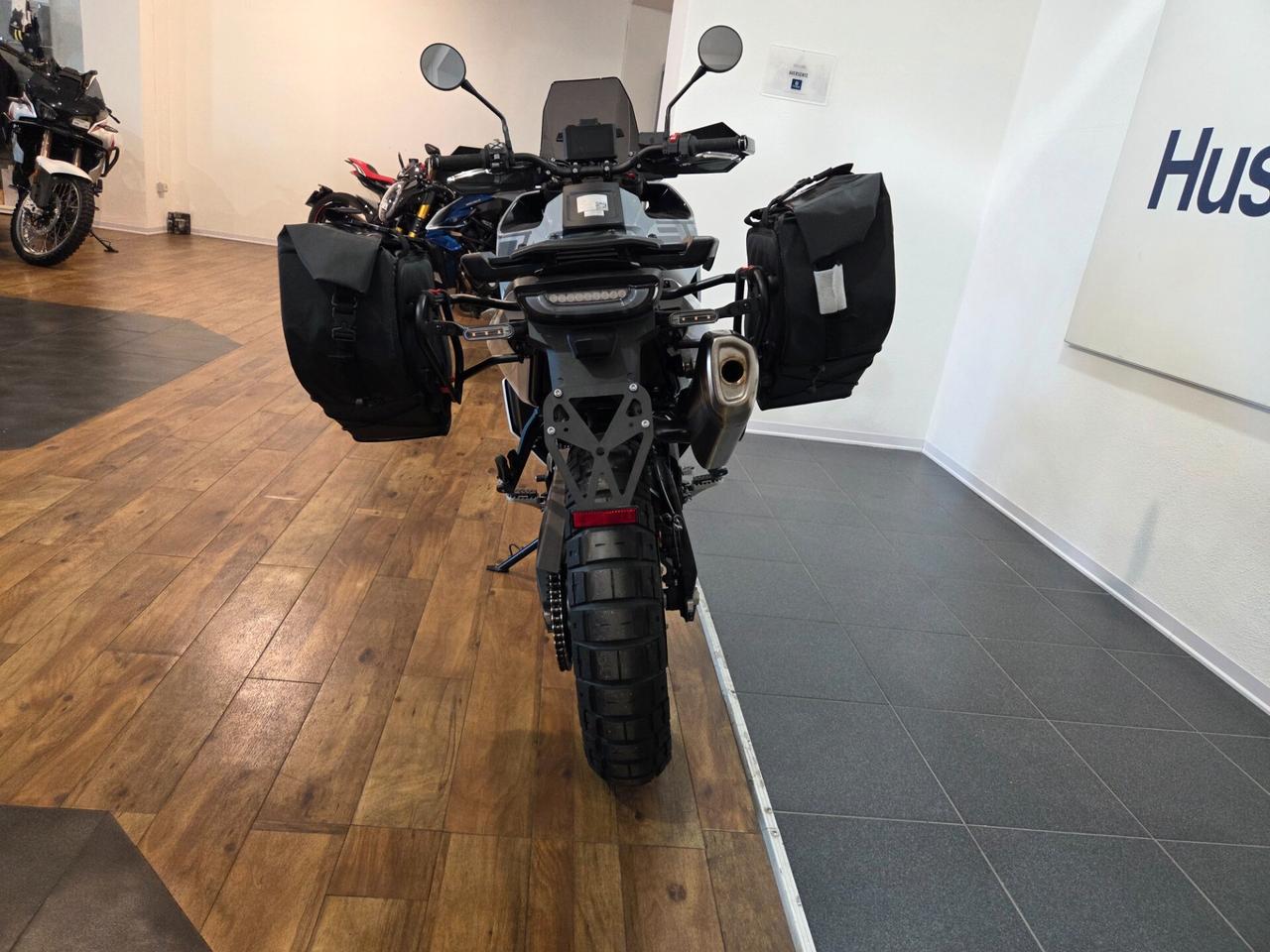 Husqvarna Norden 901 Borse e Cavalletto Centrale