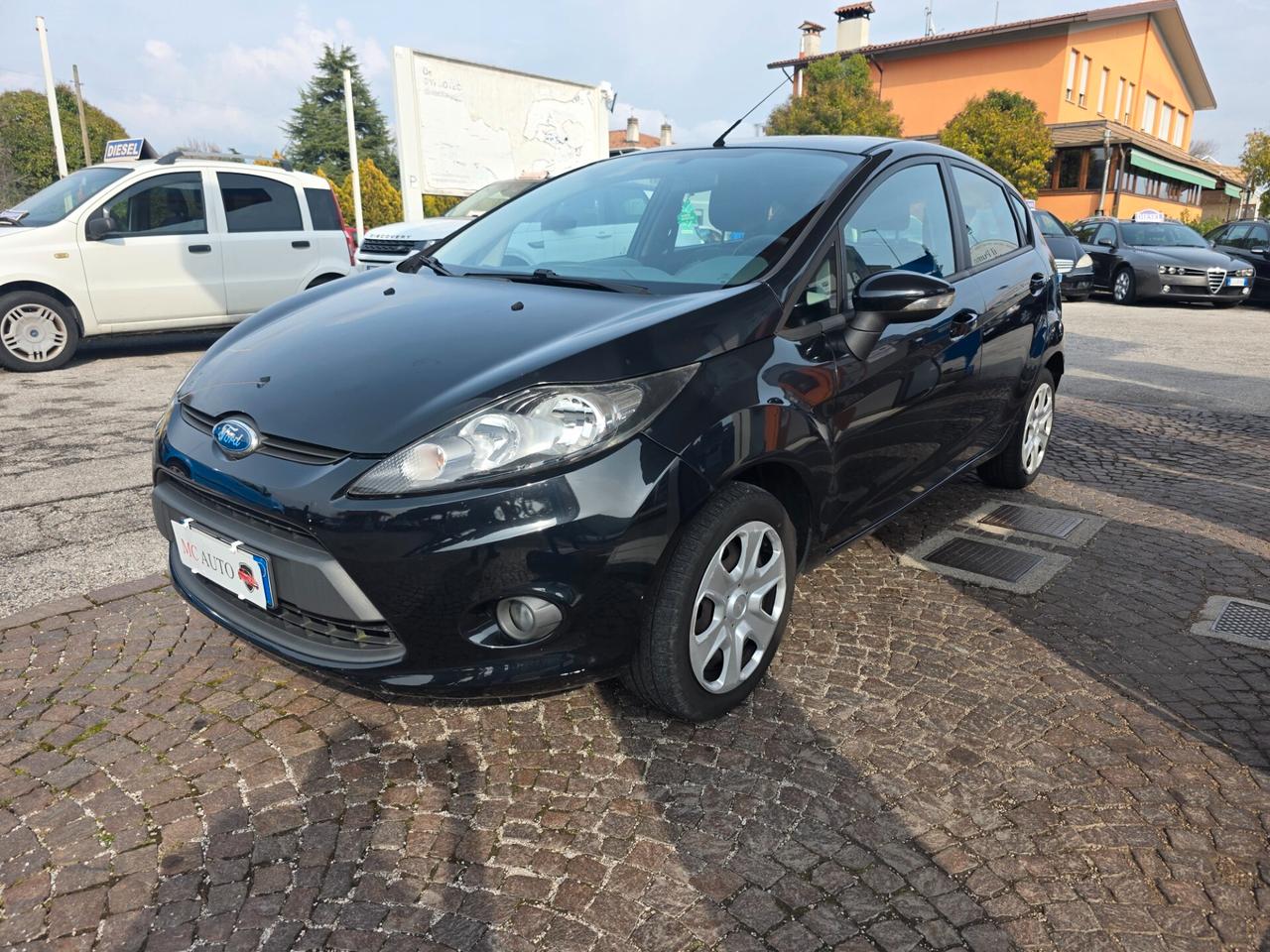 Ford Fiesta 1.2 82 CV 5 porte Titanium con 239.000km Neopatentati ok