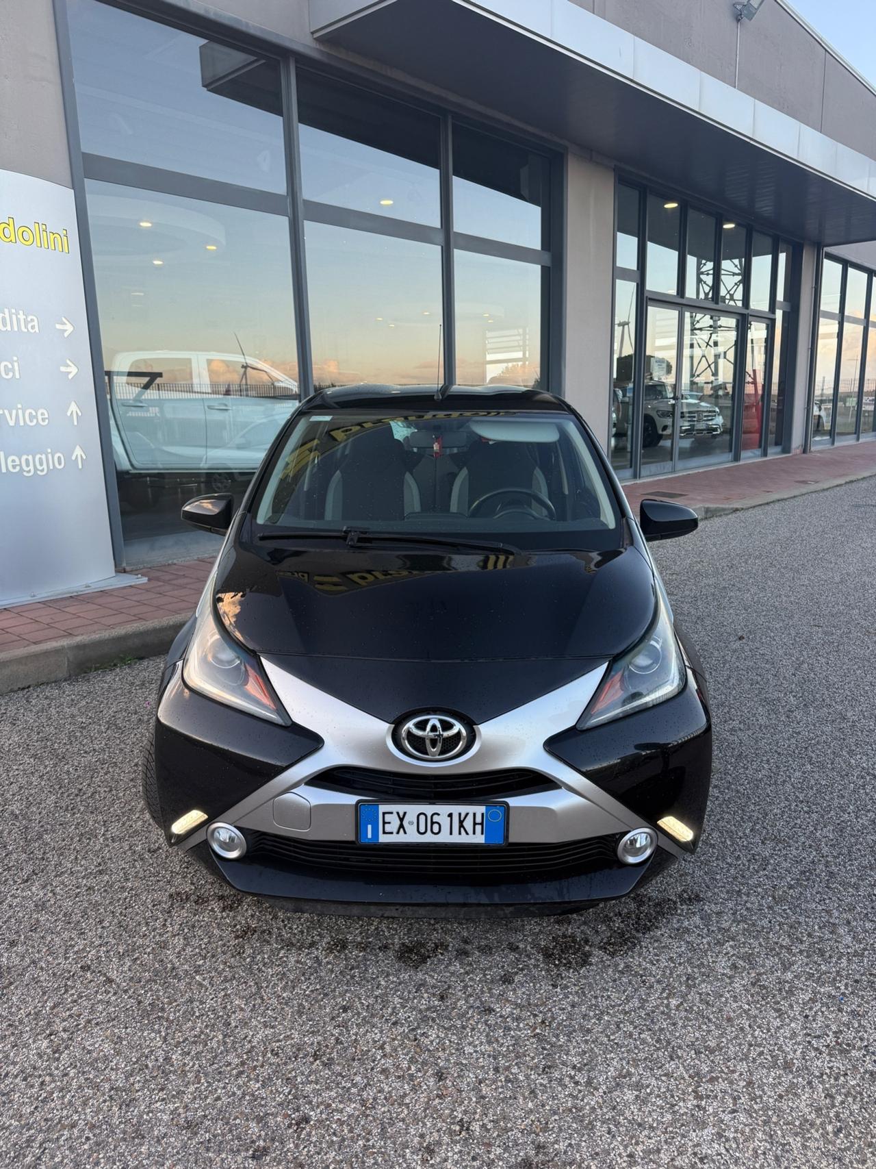 Toyota AYGO 1.0 Lounge XPLAY my14"