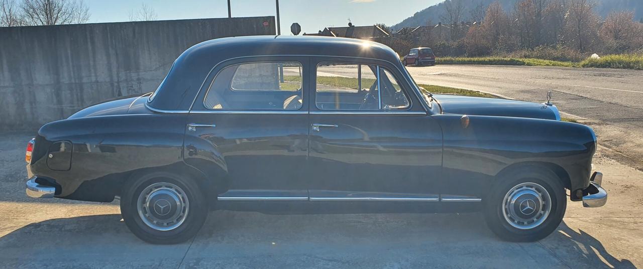 Mercedes 190 PONTON