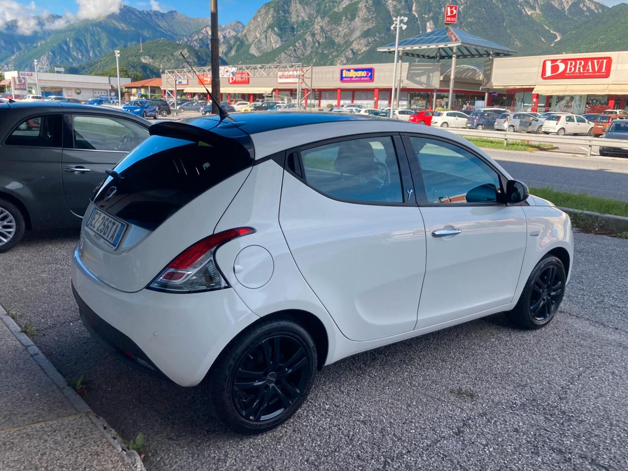 Lancia Ypsilon 1.2 69 CV 5 porte S&S Silver