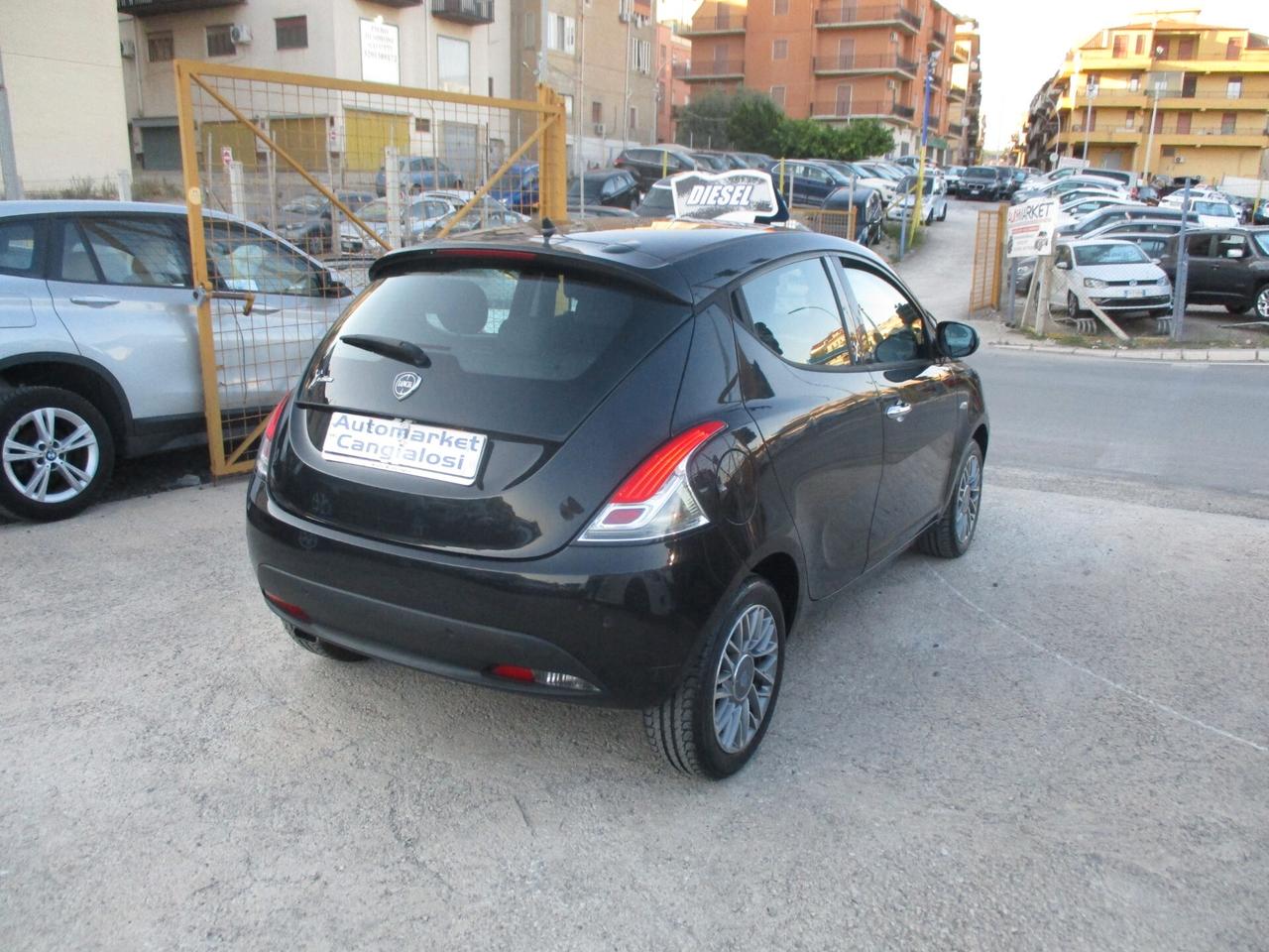 Lancia Ypsilon 1.3 MJT 95 CV 5 porte Platinum