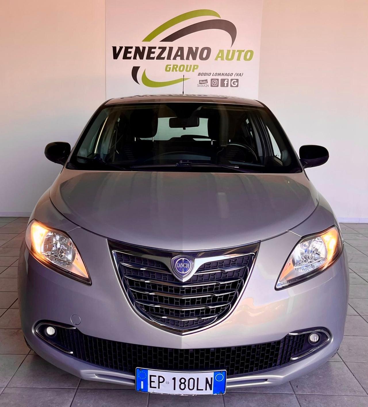 Lancia Ypsilon 1.2 69 CV 5 porte S&S Platinum