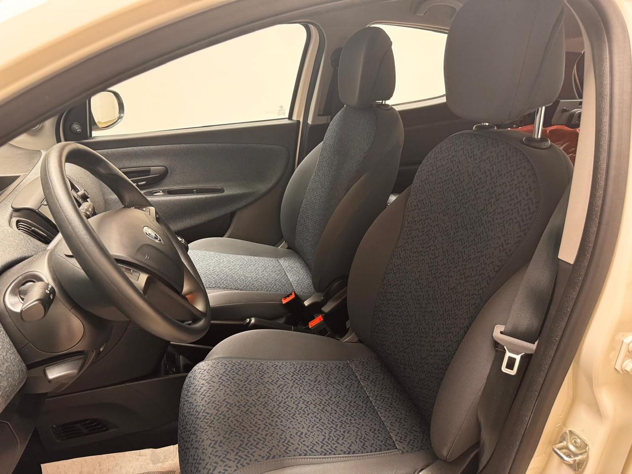 LANCIA Ypsilon III 2021 - Ypsilon 1.0 firefly hybrid Silver s&s 70cv