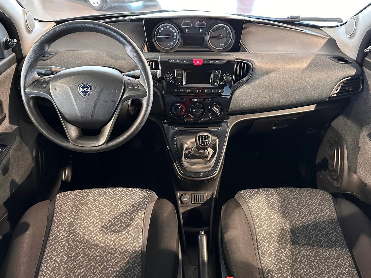 Lancia Ypsilon 1.0 FireFly 5 porte S&S Hybrid Silver