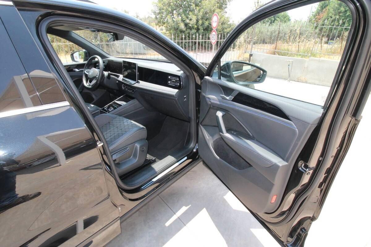 Volkswagen Tiguan 2.0 TDI 150 CV DSG R-Line|2025