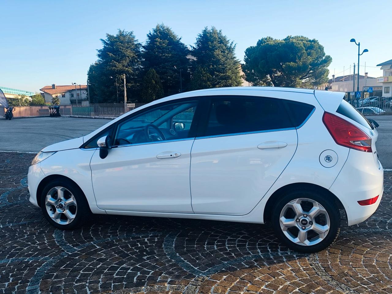 Ford Fiesta 1.4 TDCi 5p. Ghia