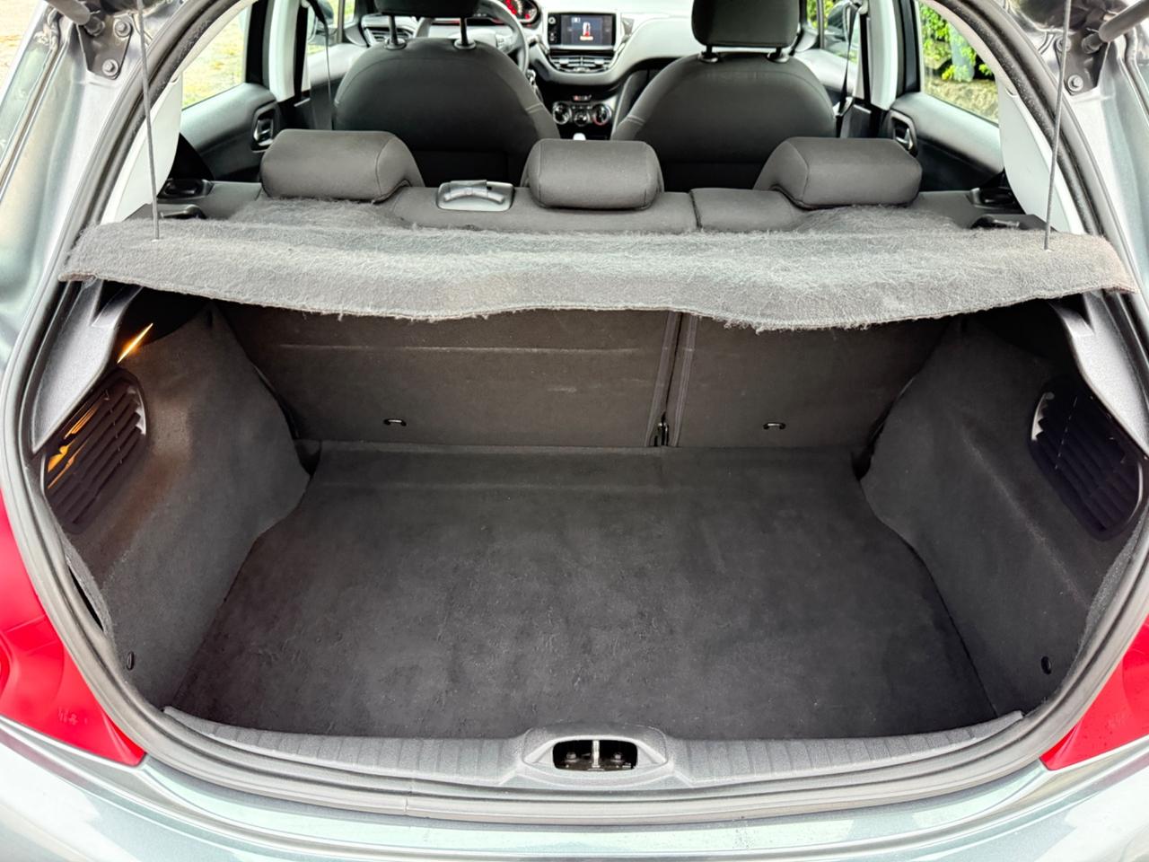 Peugeot 208 1.4 HDi 68 CV 5 porte OK NEO PATENTATI