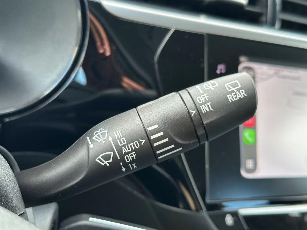 Opel Corsa 1.2 Elegance s&s 75cv con CarPlay