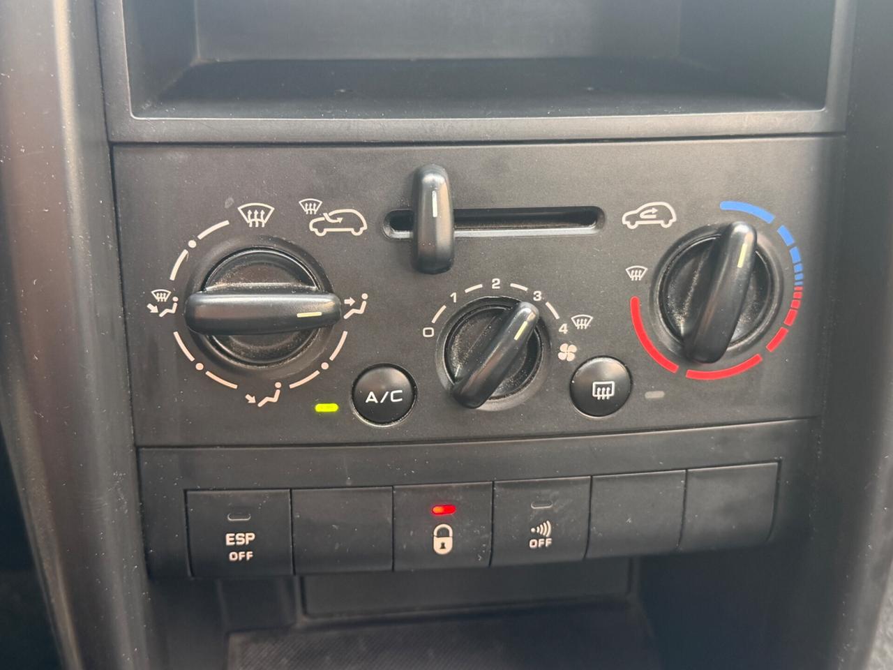 PEUGEOT 207 1.4 BENZINA 69CV EURO4 NEOPATENTATI
