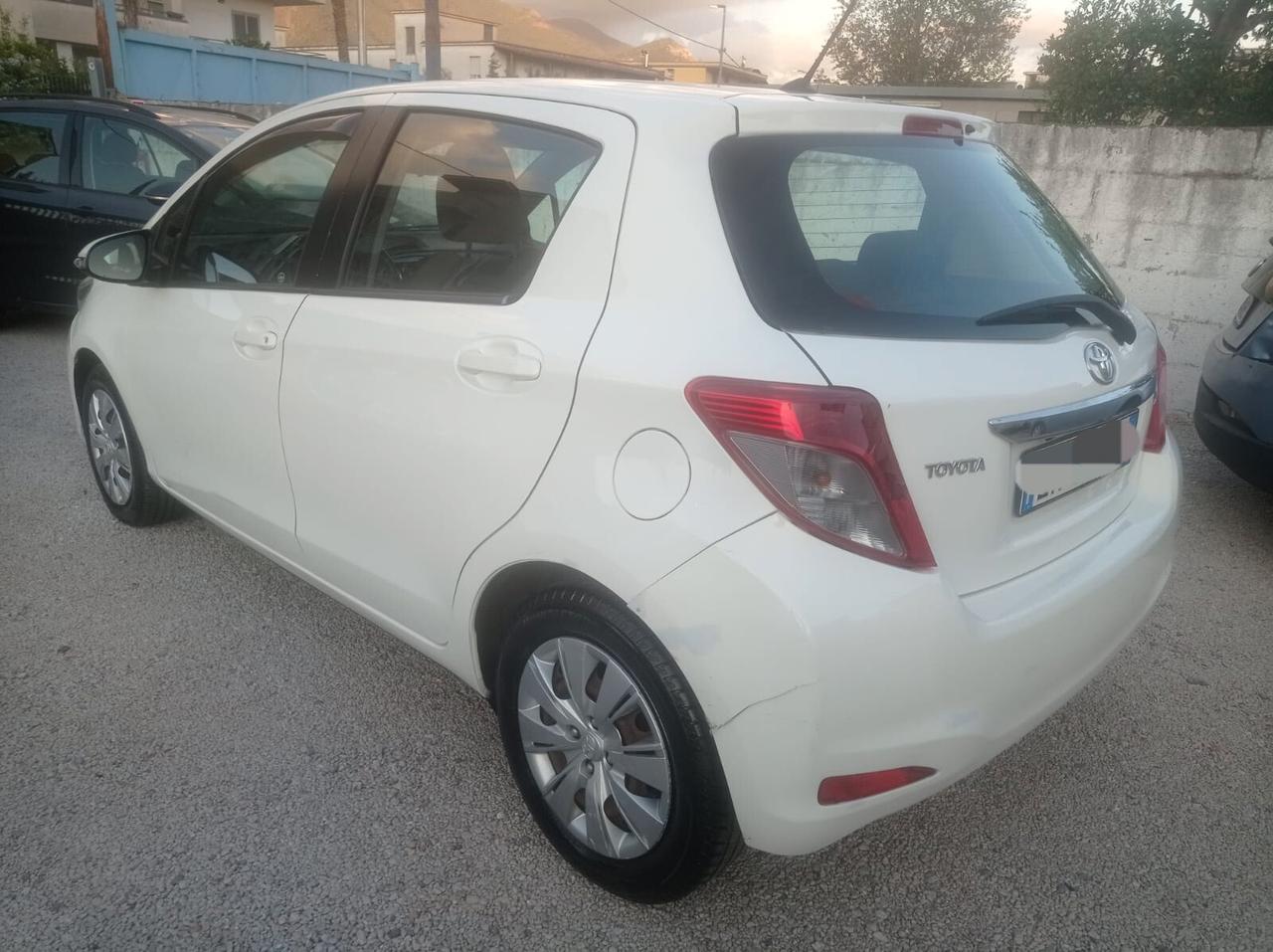 Toyota Yaris 1.0 5 porte Lounge -2012