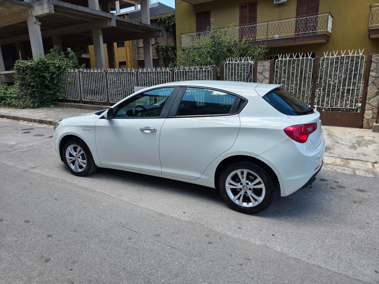 Alfa Romeo Giulietta 1.6 JTDm-2 120 CV Distinctive