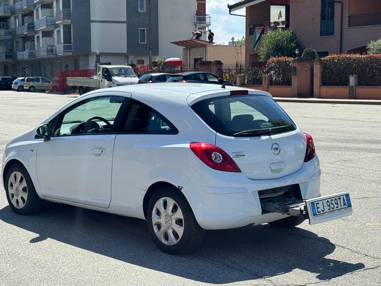 Opel Corsa 1.2 3 porte b-color