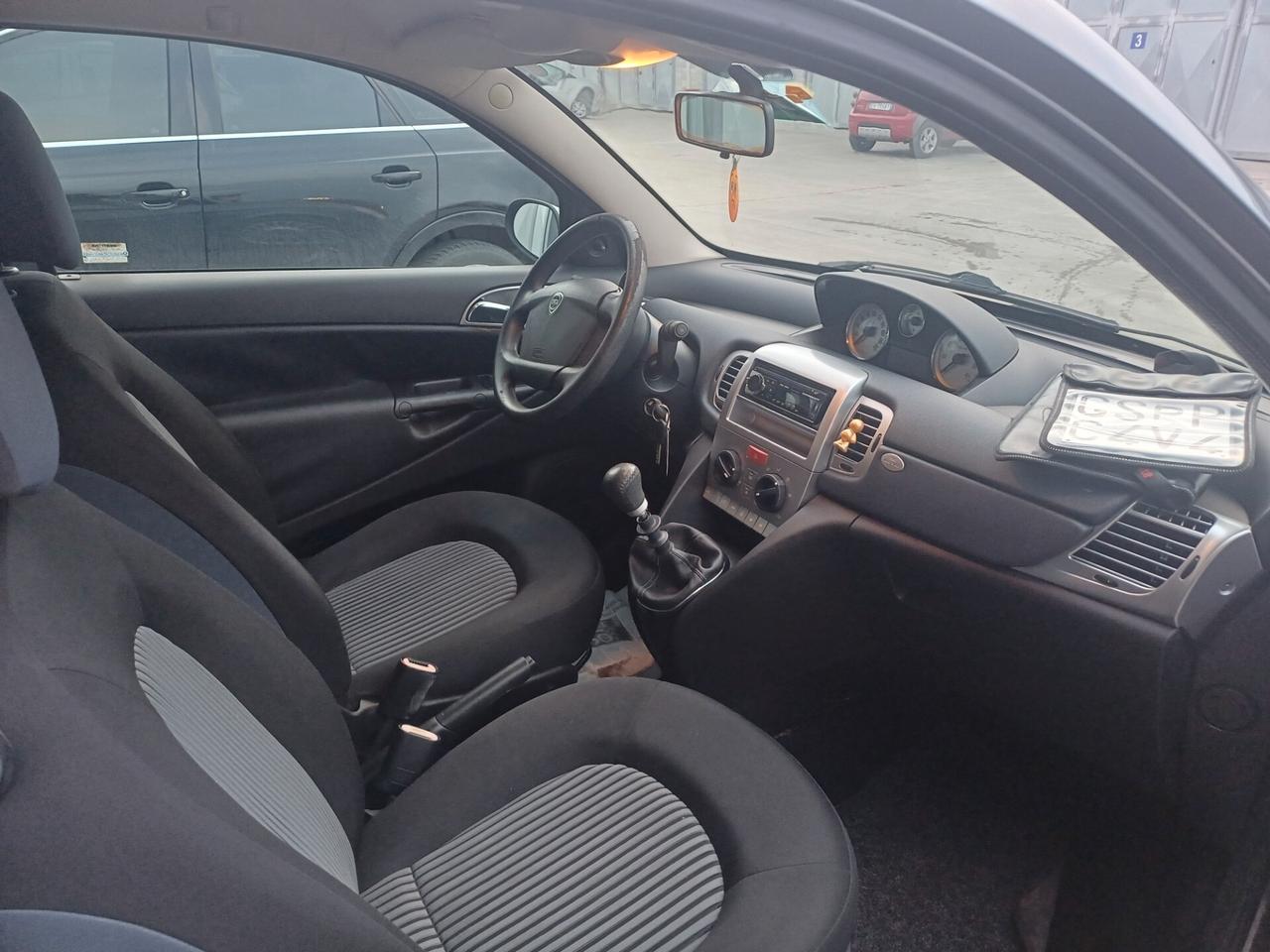 Lancia Ypsilon 1.2 Oro UniPro