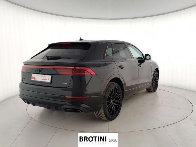 Audi Q8 TFSI e 290kW quattro tip. S Line Ed.