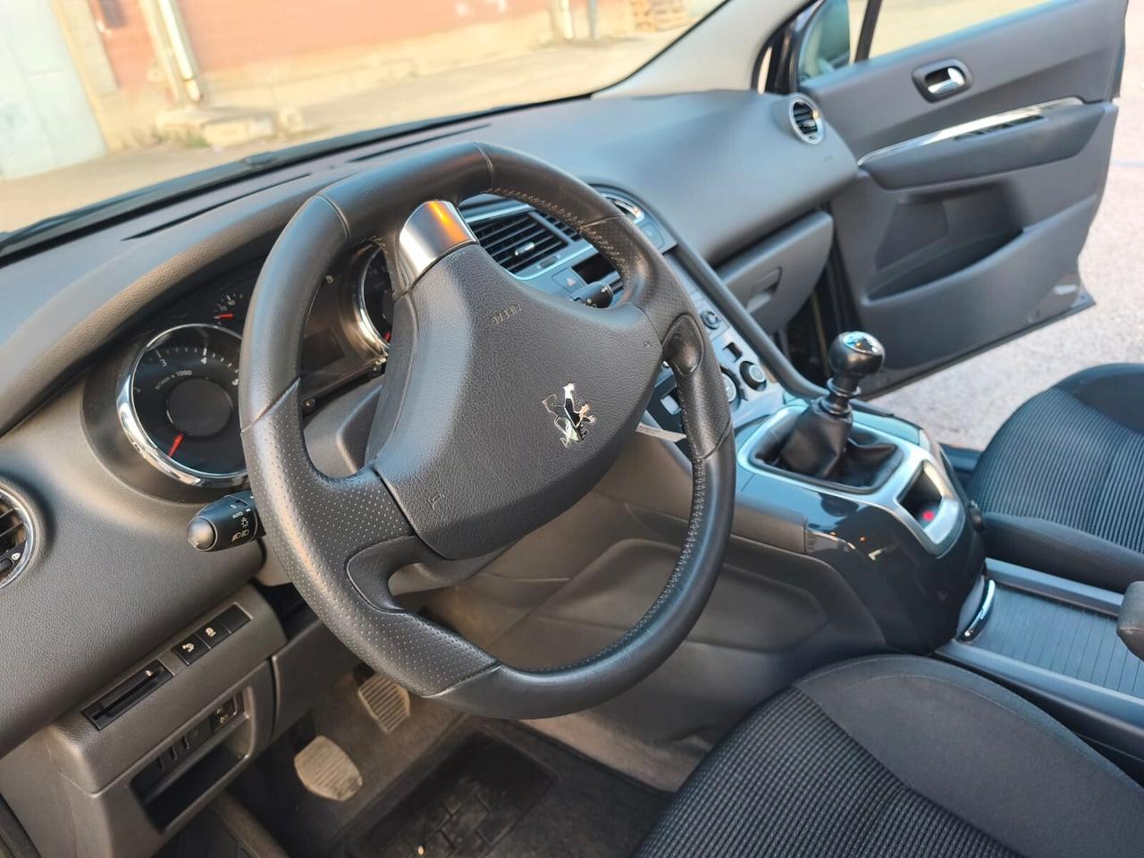 Peugeot 5008 2013---2.0 Diesel