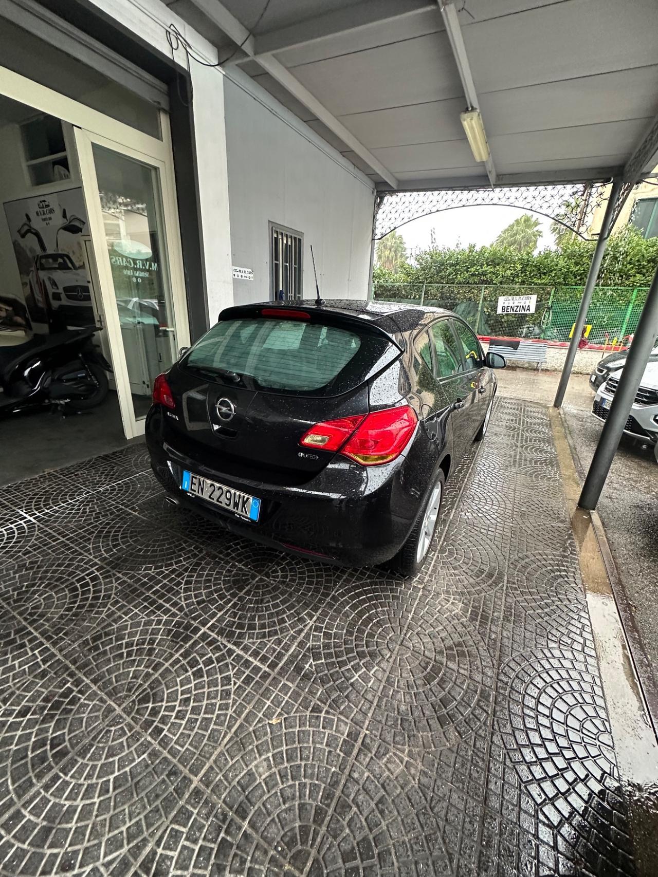 Opel Astra 1.4 Turbo 140CV 5 porte GPL Tech Cosmo