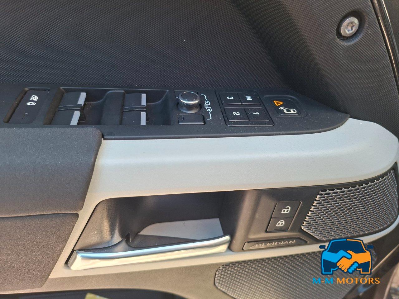Land Rover Defender 110 3.0d i6 mhev SE awd 7p.ti