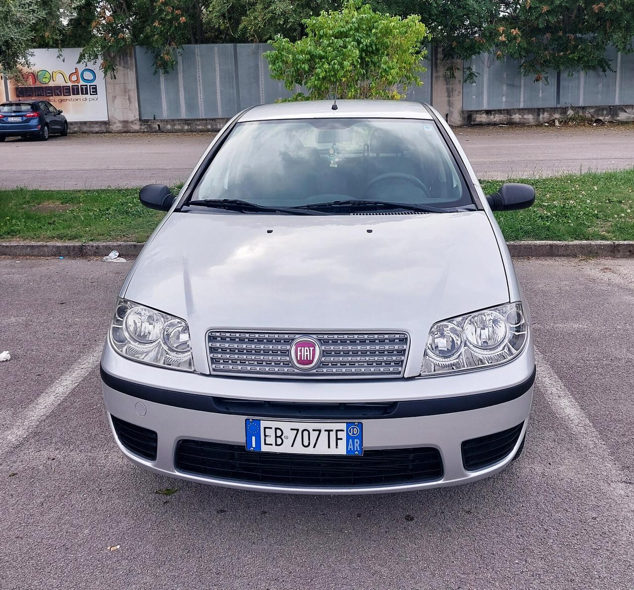 FIAT PUNTO 1.2 5P POCHI KM. 10-2010