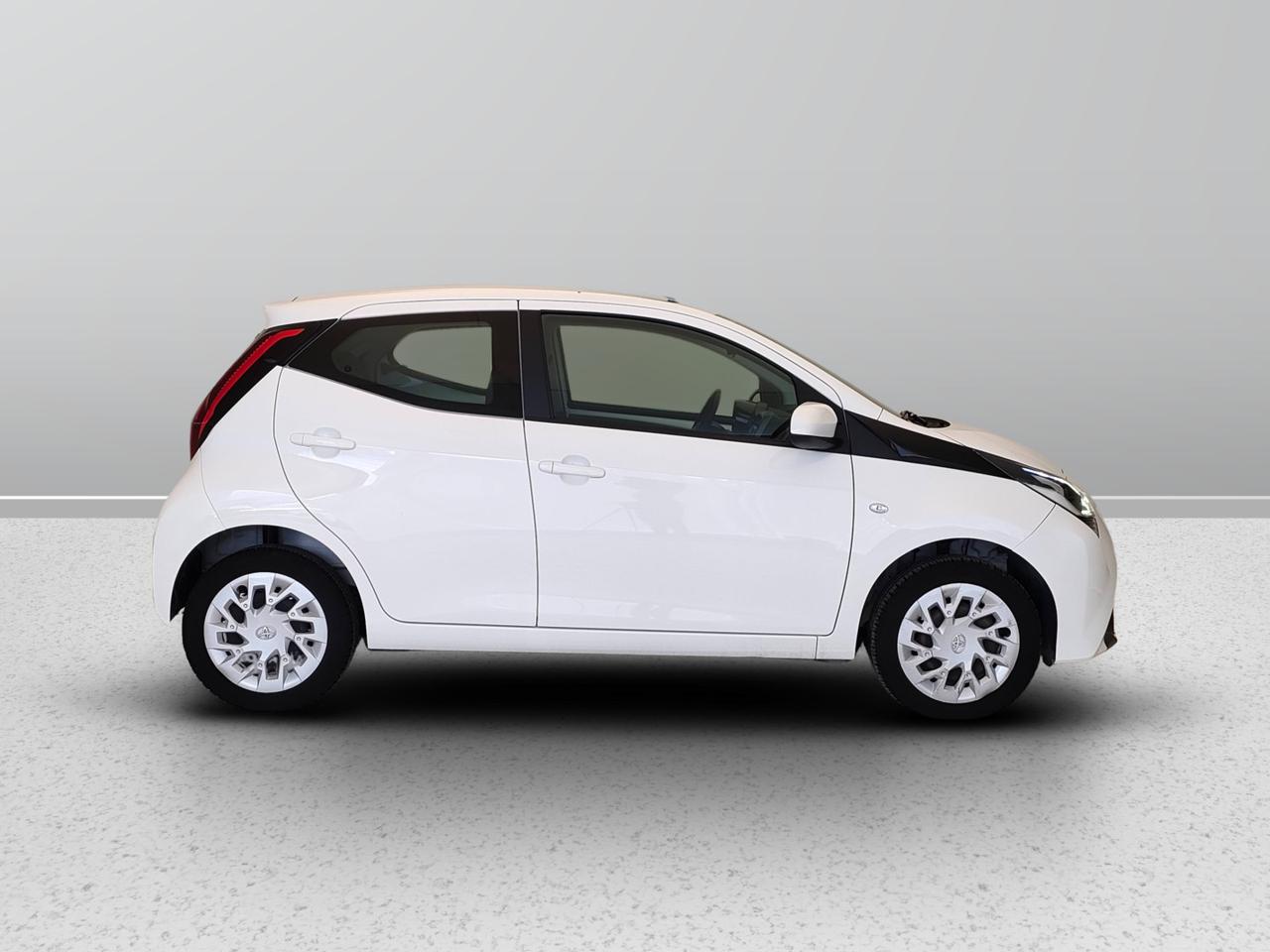 TOYOTA Aygo II 2018 5p - Aygo 5p 1.0 x-play 72cv