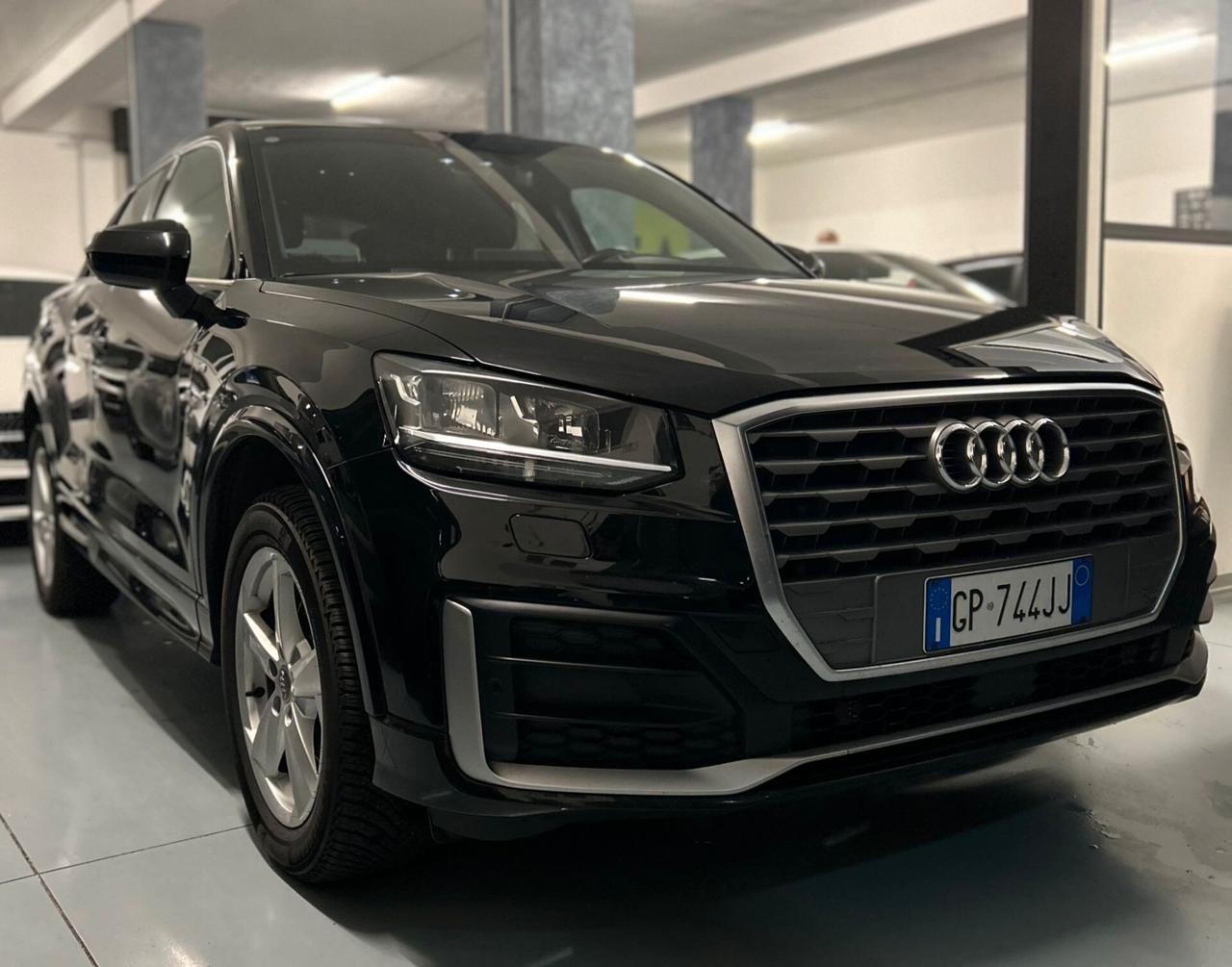 Audi Q2 30 TDI S tronic Identity Black